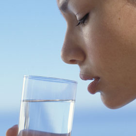 5 причин пить воду при беременности