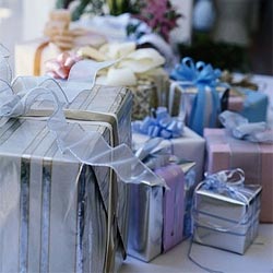 Что подарить на свадьбу: выбираем подарок молодоженам