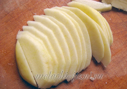 Приготовление булочек с яблоками и бананами. Рецепт с фото