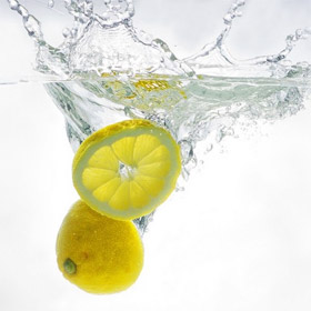 10 причин пить натощак воду с лимоном