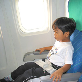 Как успокоить ребенка в самолете