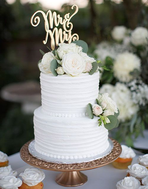 Торт на свадьбу с капкейками