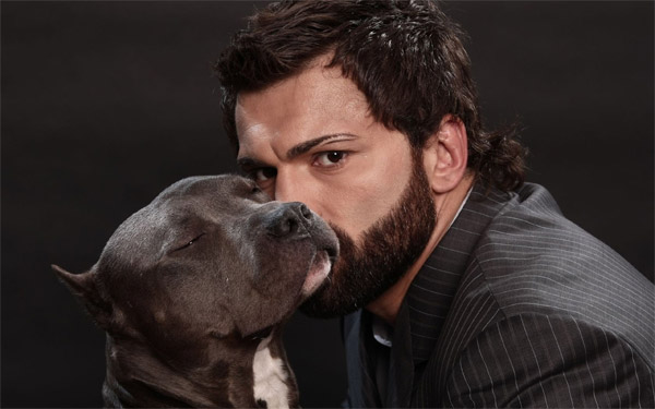 мужчина и собака