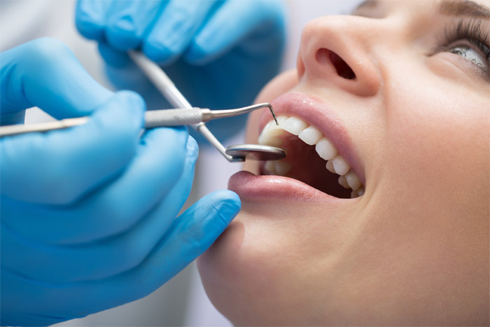 Когда нужно идти к стоматологу и как выбрать хорошую клинику