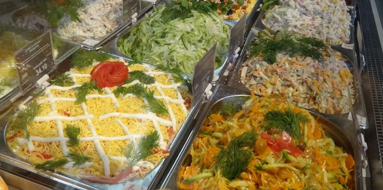 Как нас травят готовыми салатами