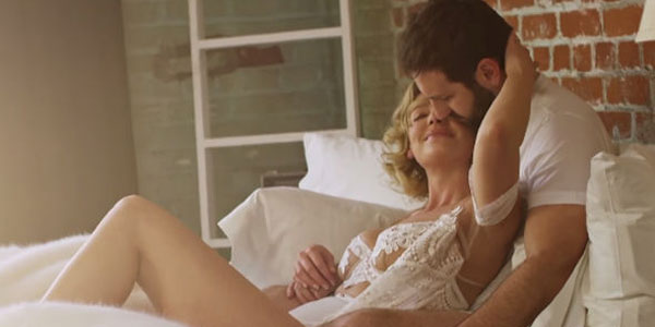 На женскую измену влияет время года