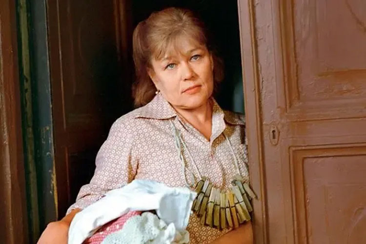 Люсьена Овчинникова в фильме Свидание с молодостью, 1982 год