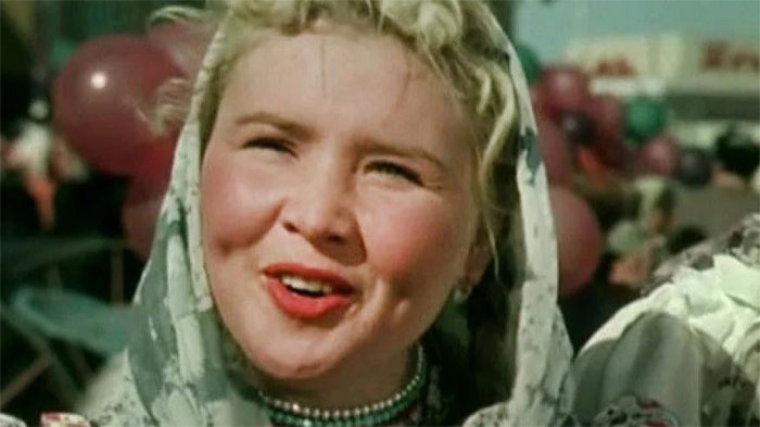 Екатерина Савинова в фильме Кубанские казаки