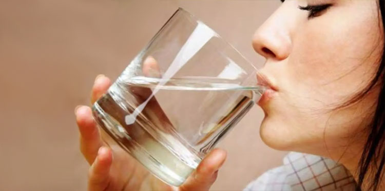 Два стакана воды перед едой позволят сбросить лишний вес