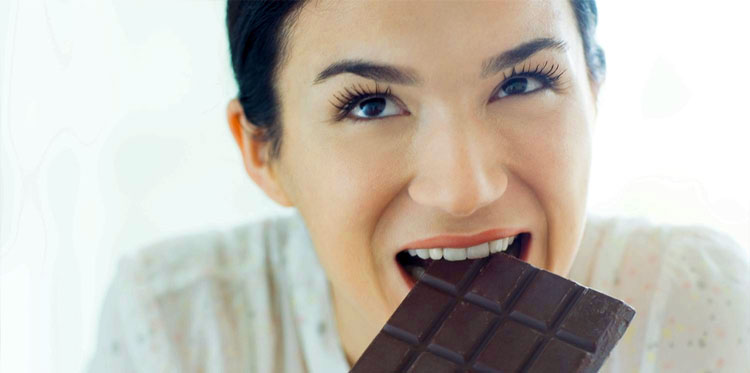 Работа за компьютером делает нас сладкоежками