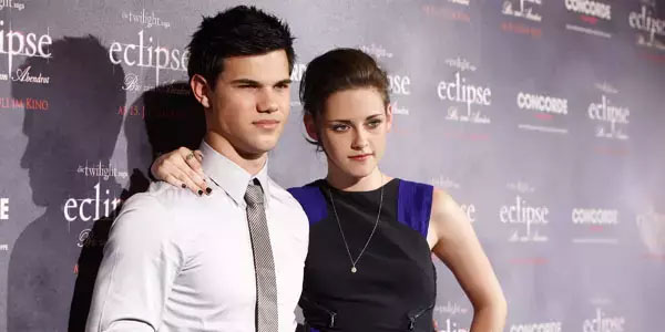 Кристен Стюарт и Тейлор Лотнер поехали в Берлин вдвоем