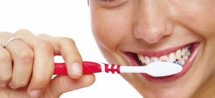 Ученые: тщательная чистка зубов спасает жизнь