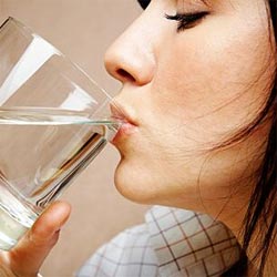 Два стакана воды перед едой позволят сбросить лишний вес