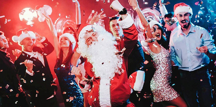 Корпоратив – время соблазнять коллег