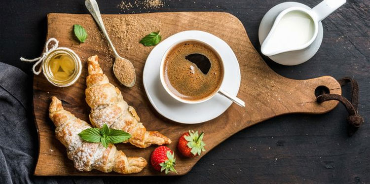 Еду можно запивать кофе, а сладости есть после обеда