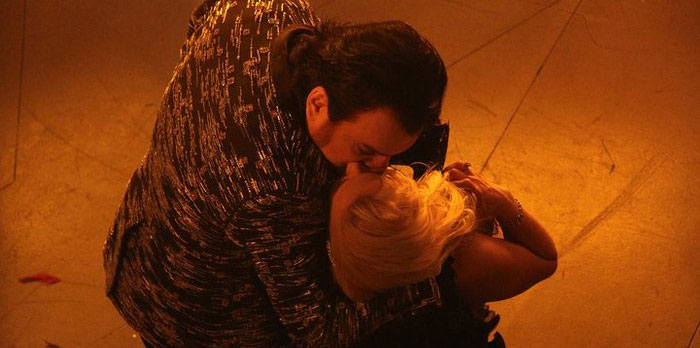 Кого Киркоров целует взасос?