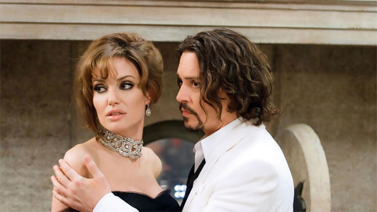 Анджелина Джоли накинулась на Джонни Деппа