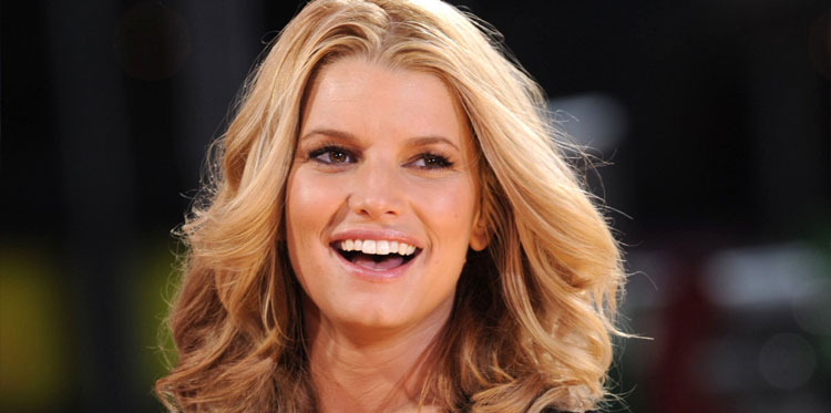 Джессика Симпсон требует 500.000 долларов за признание беременности