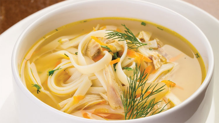 Куриный суп с домашней лапшой