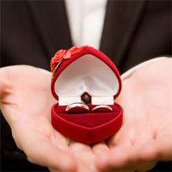 Обручальное кольцо - серьезный выбор для двух влюблённых