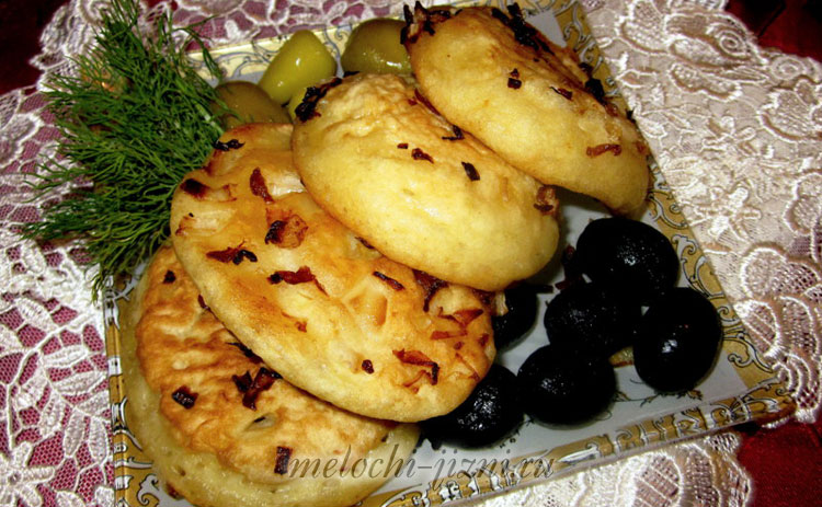 Оладьи с жареным луком