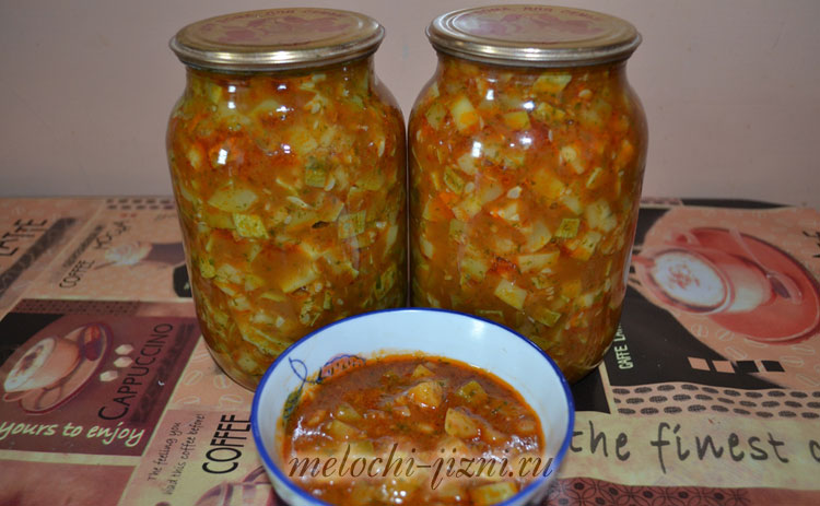 Кабачковый салат с чесноком и зеленью в томате на зиму