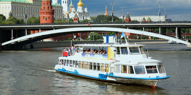 Последний звонок под брызги волн