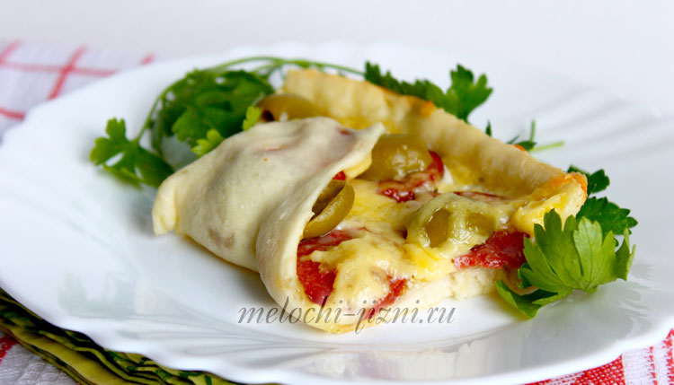 Пицца домашняя с колбасой и сыром