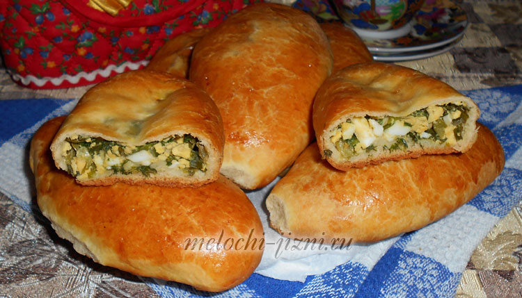 Пирожки с луком и яйцом