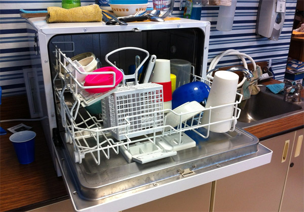 Как ухаживать за посудомоечной машиной?