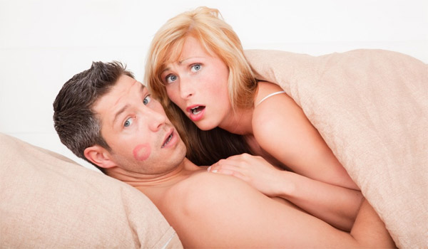 Какие вещи в спальне провоцируют супруга на измену?