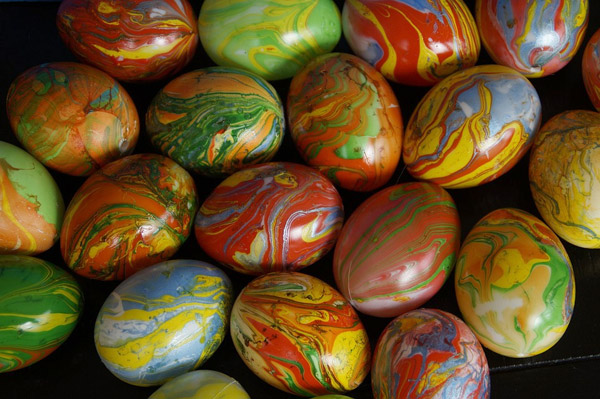 роспись яиц восковыми мелками