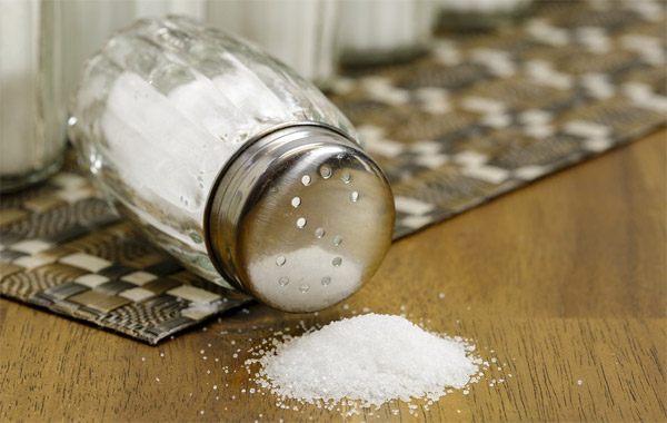 Головная боль, давление, проблемы с памятью и другие признаки того, что вы едите много соли