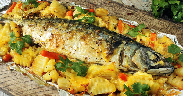 Скумбрия в духовке с картофелем