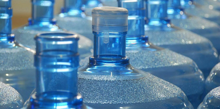 Бутилированная вода из артезианского источника