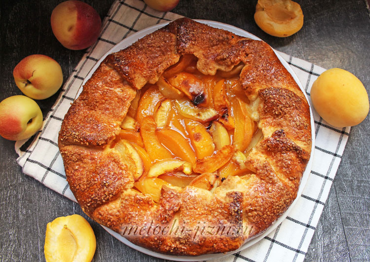 Ароматная галета с абрикосами на сметанном тесте