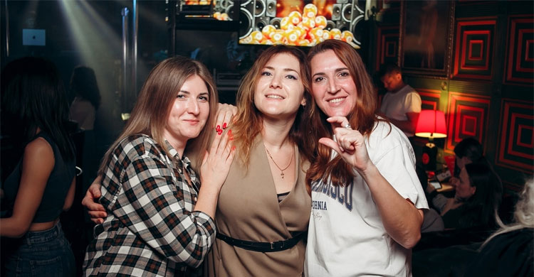 Что такое музыкальное лото и почему оно стало хитом в барах и ресторанах