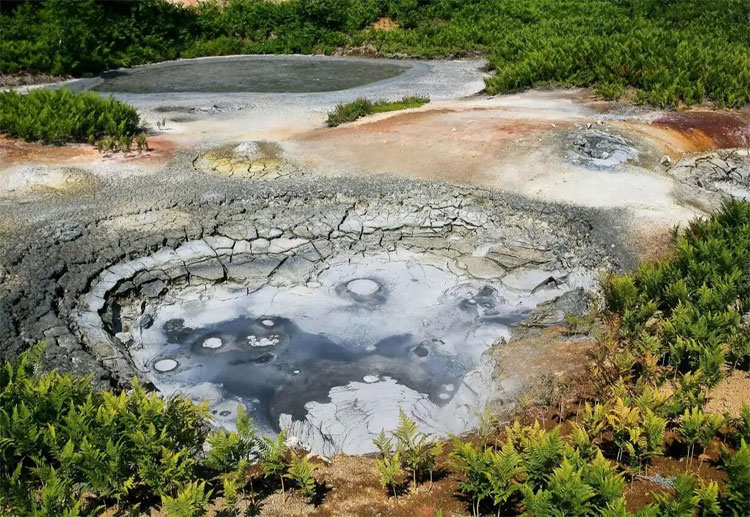 Кальдера вулкана Узон