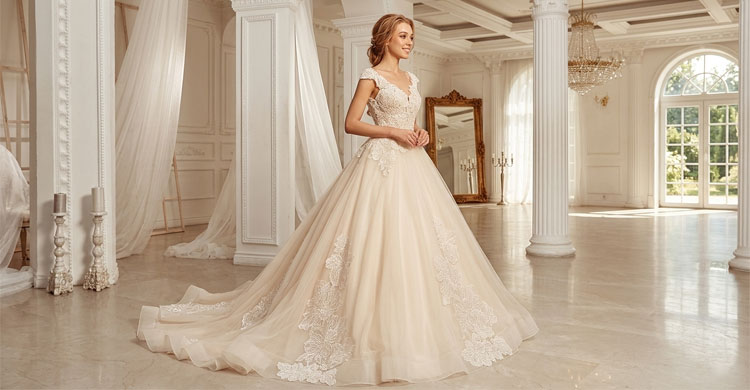 свадебное платье бежевого цвета