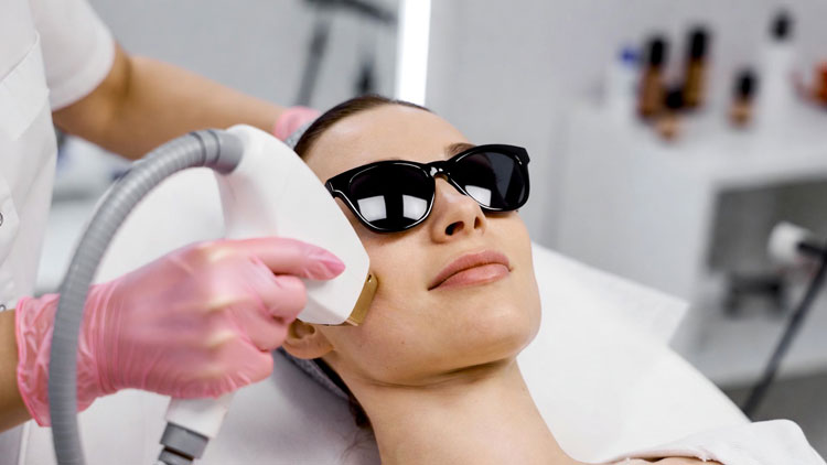 Фотоомоложение лица: что это, результаты и противопоказания