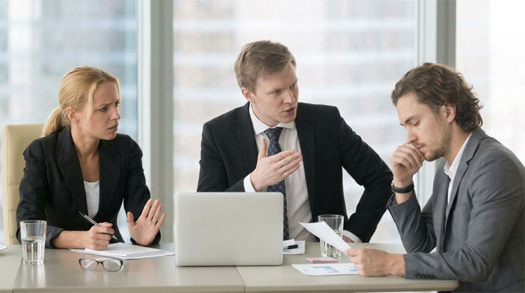 Почему возникают проблемы в коллективе и как перестать воевать на работе