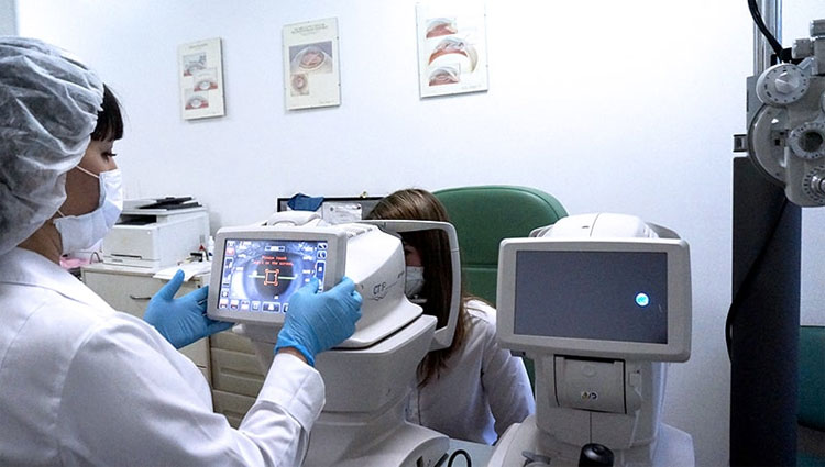 Контактные линзы для детей: с какого возраста разрешены и как подобрать