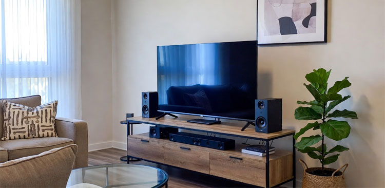 Как выбрать тумбу под телевизор: размер, стиль, материал