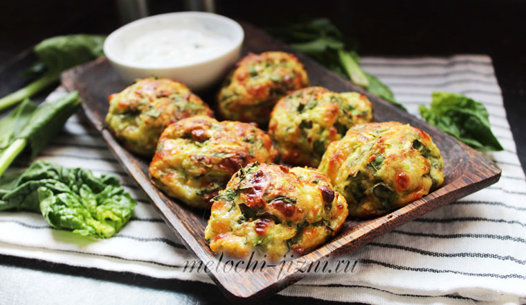 Готовая кабачковая закуска на блюде